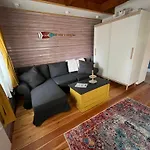 Topart22 At Velence Apartment *